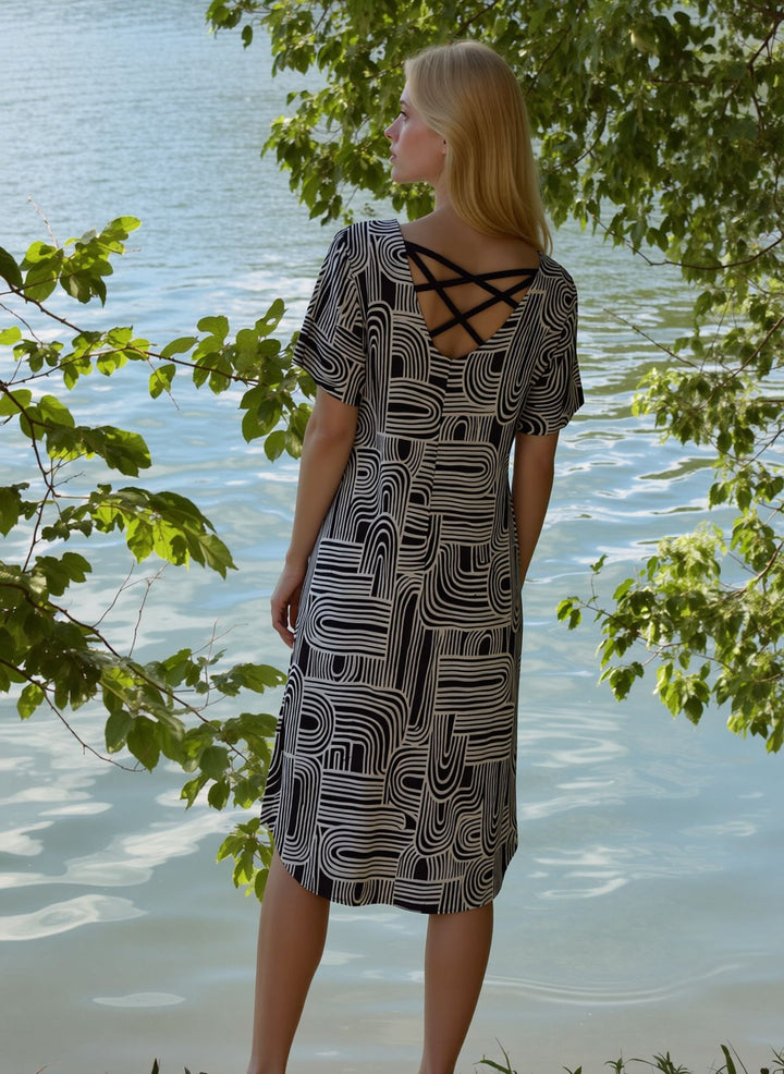 Black & White Abstract Print Short Sleeve Casual Loose Fit Midi Dress