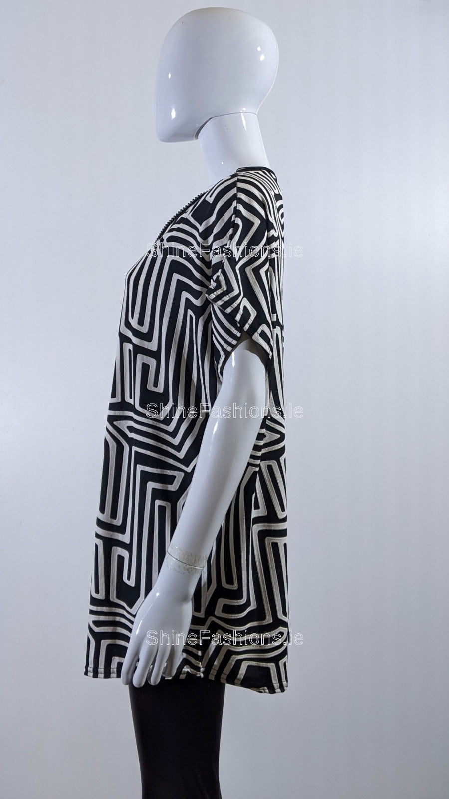 Black & White Abstract Print Loose Zip Top